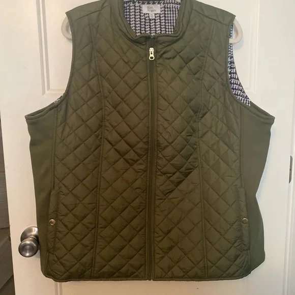 Olive Green Quilted Vest - Picture 1 of 7